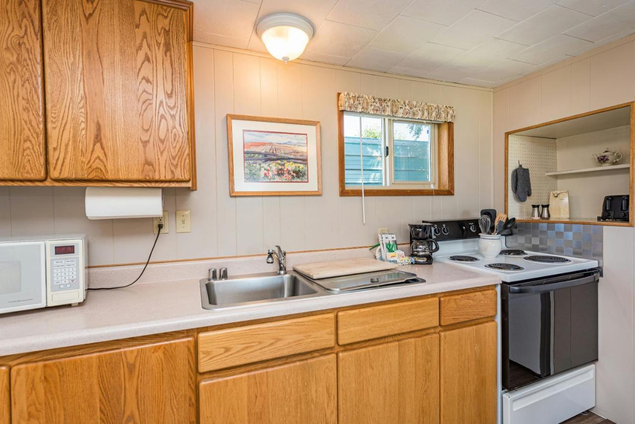 Juan De Fuca Waterfront Hotel & Cottages Sequim Exterior photo