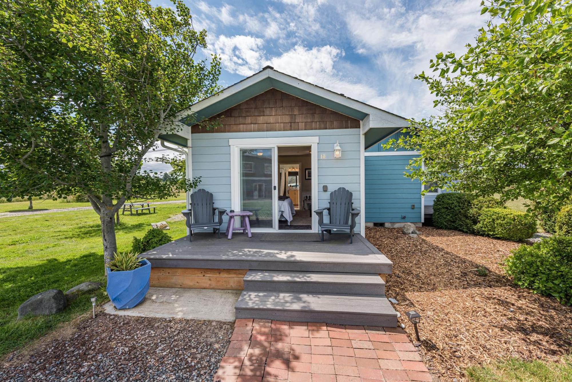 Juan De Fuca Waterfront Hotel & Cottages Sequim Exterior photo