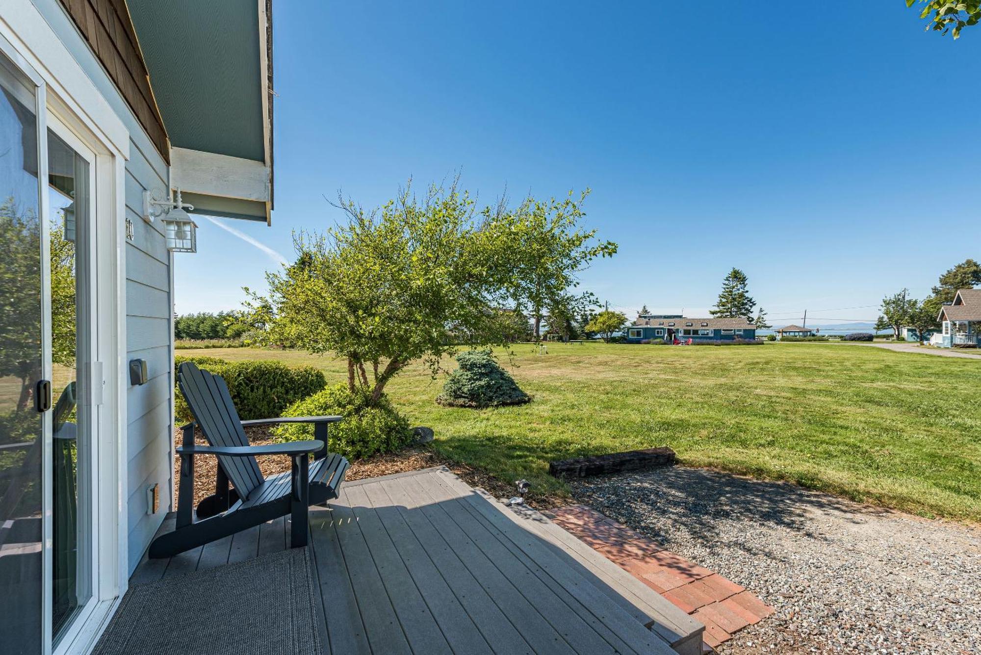 Juan De Fuca Waterfront Hotel & Cottages Sequim Exterior photo