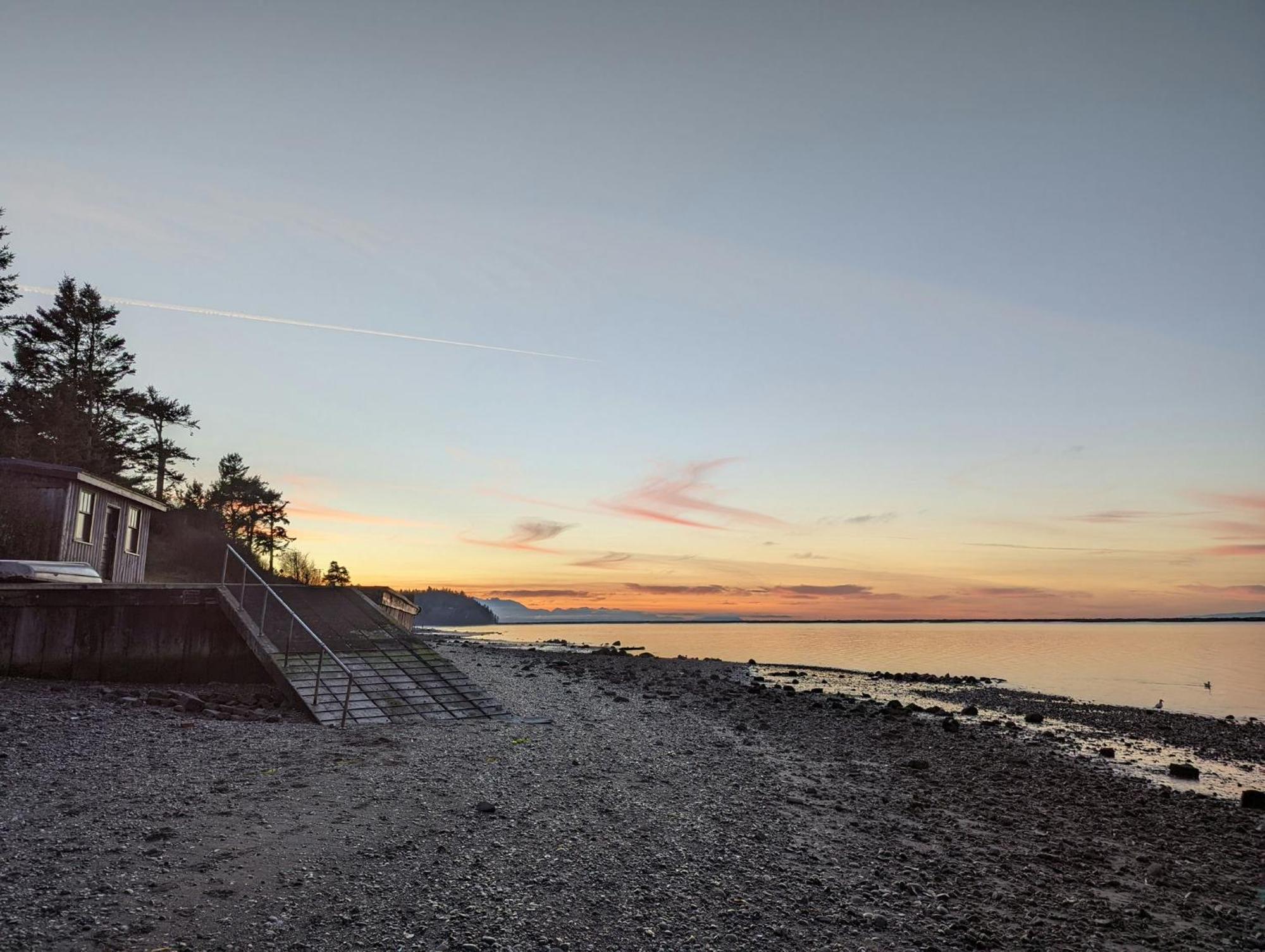 Juan De Fuca Waterfront Hotel & Cottages Sequim Exterior photo