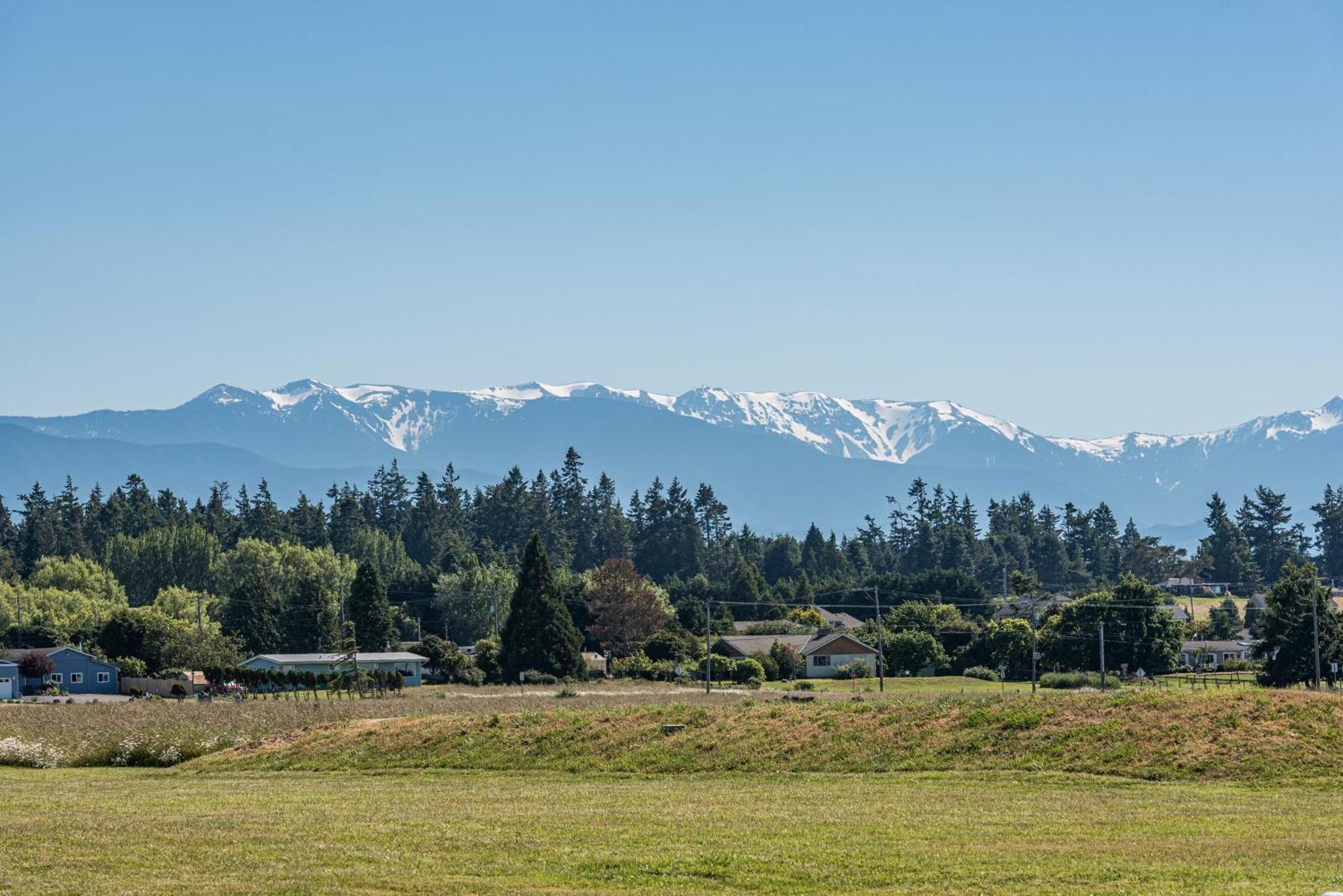 Juan De Fuca Waterfront Hotel & Cottages Sequim Exterior photo
