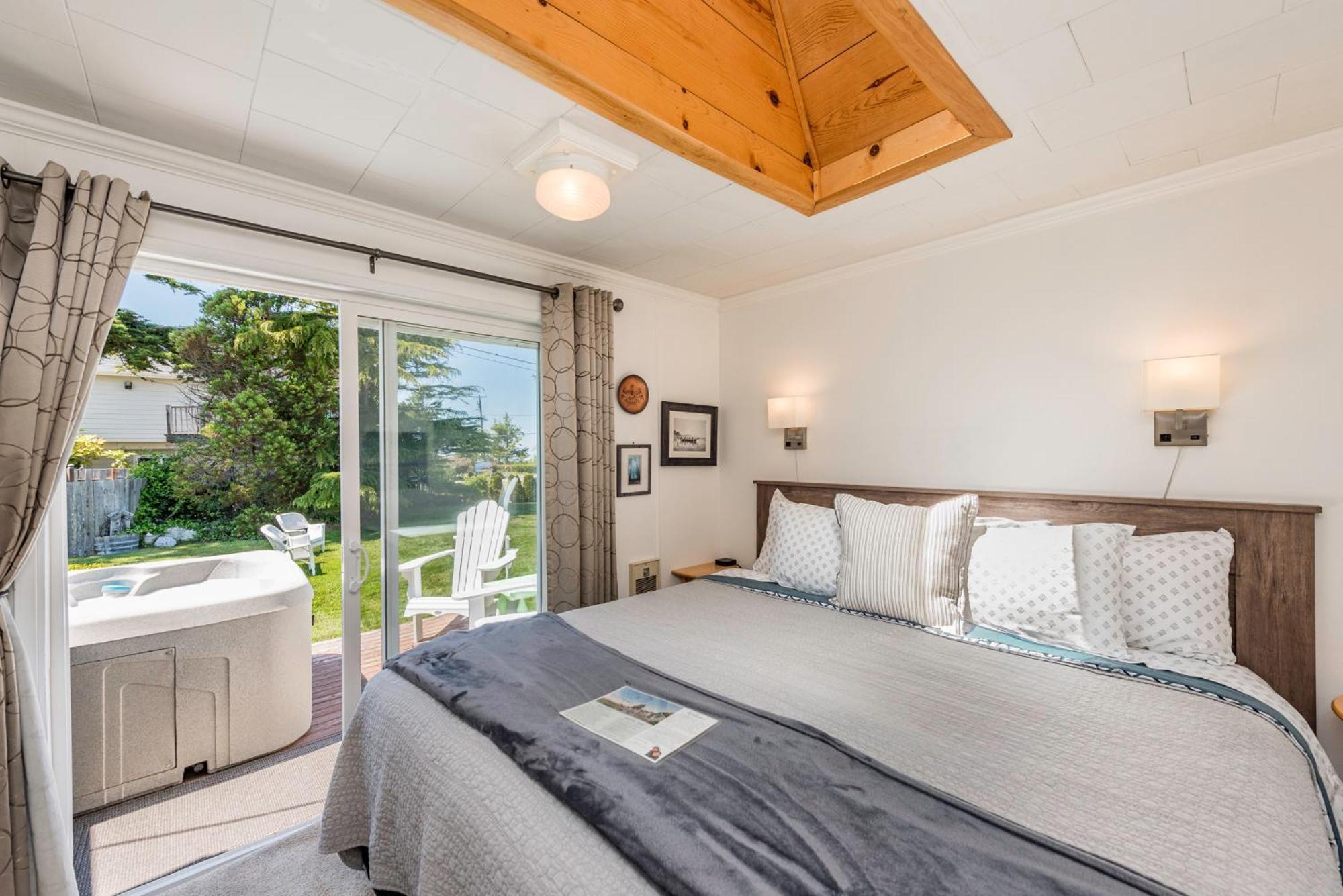 Juan De Fuca Waterfront Hotel & Cottages Sequim Exterior photo