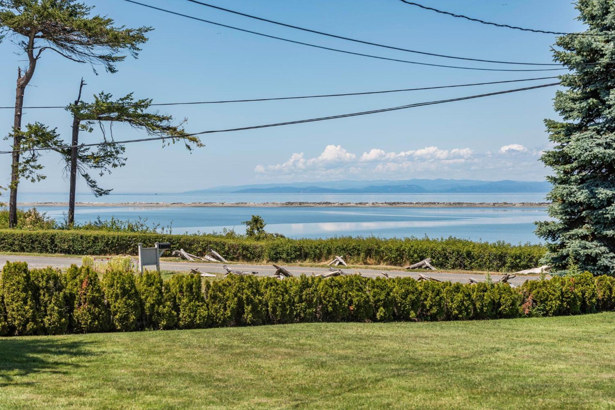Juan De Fuca Waterfront Hotel & Cottages Sequim Exterior photo